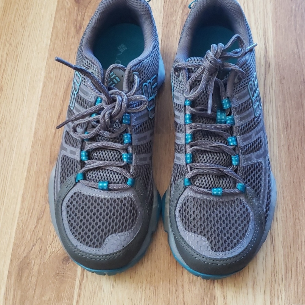 🌼🌼Columbia Techlite hiking sneaker!!